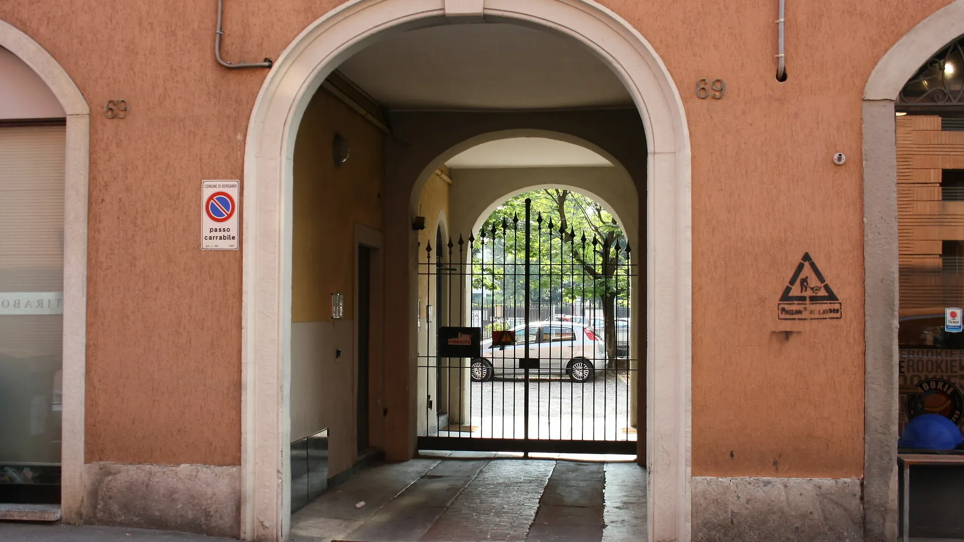 Center 2 Guest house